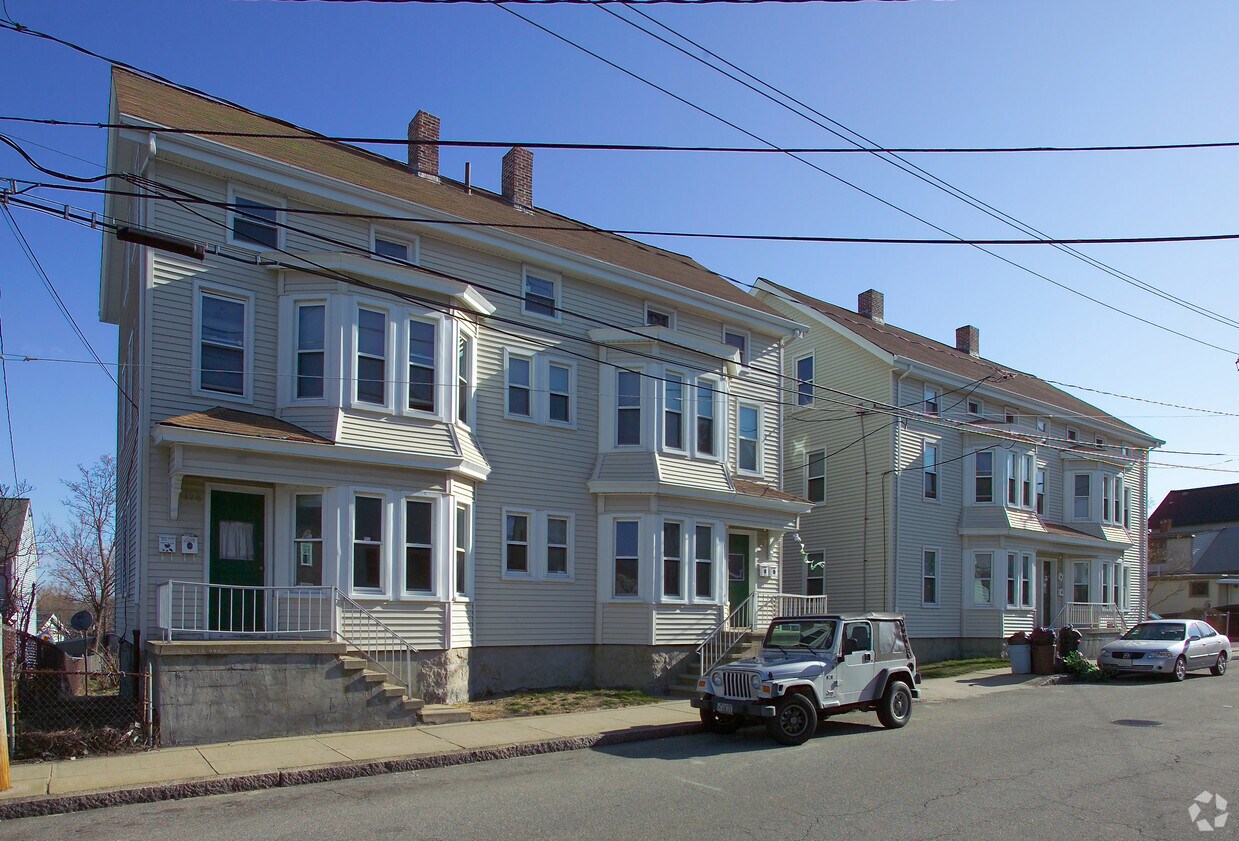 202212 Globe St, Fall River, MA 02724 Apartments in Fall River, MA