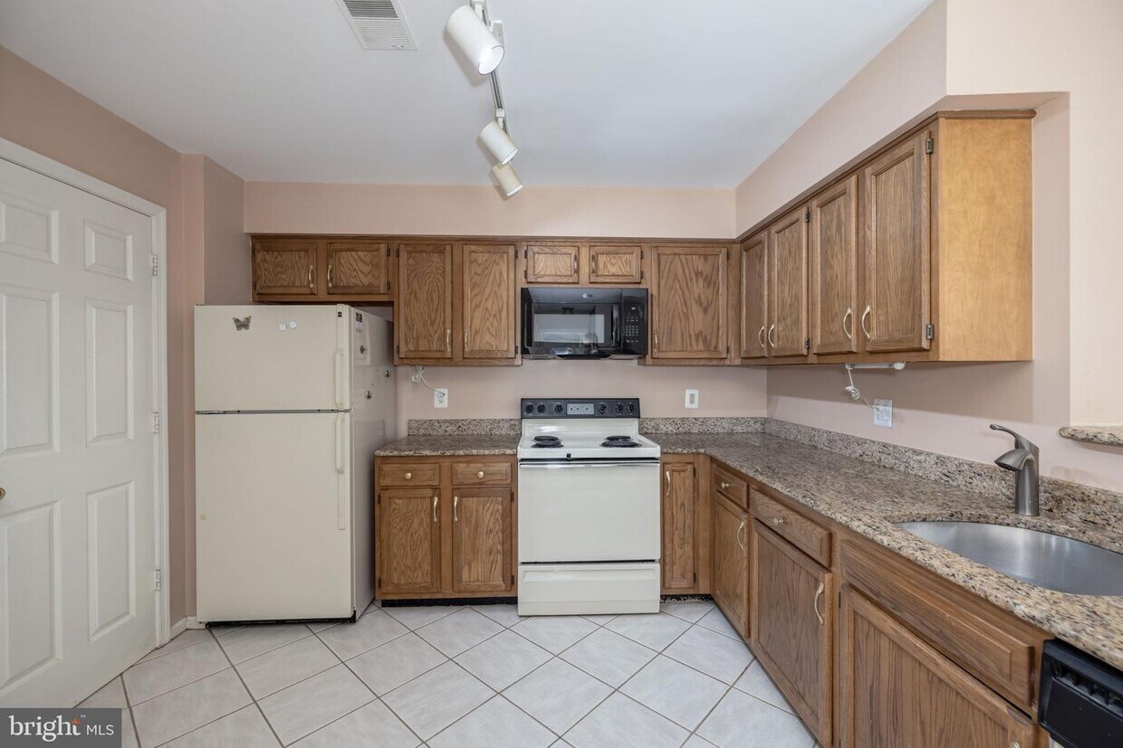 Primary Photo - 7511 Ashby Ln