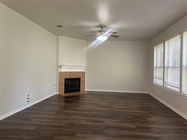 Foto del edificio - 5639 Taylorcrest Dr