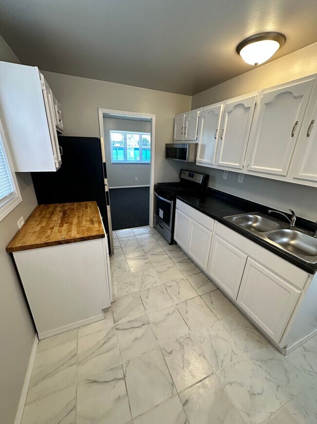 Foto del edificio - Updated Home with Central Air, Fenced Yard...
