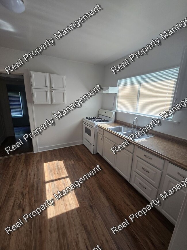 Building Photo - Two Bedroom Ranch