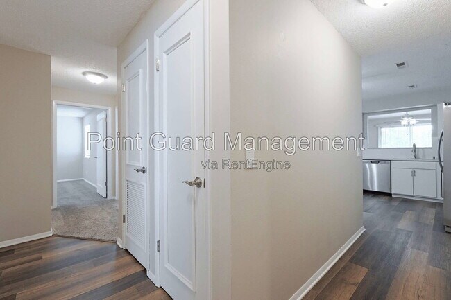 Foto del edificio - 1828 W 18th St N