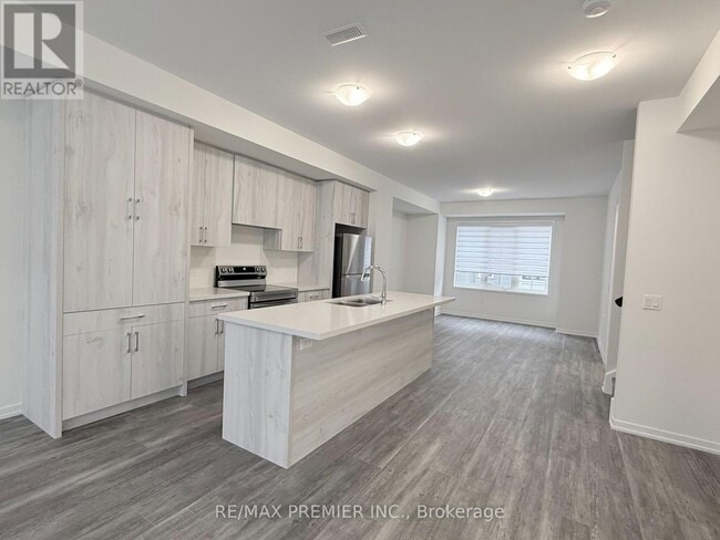 Building Photo - 12 Kingbird Cmn