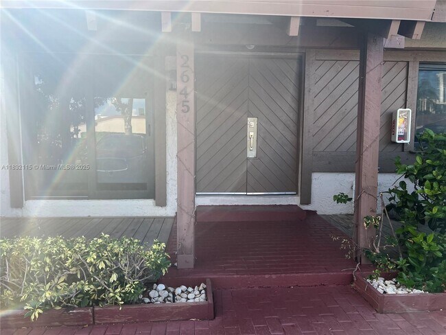 Foto del edificio - 2645 Parkview Dr S