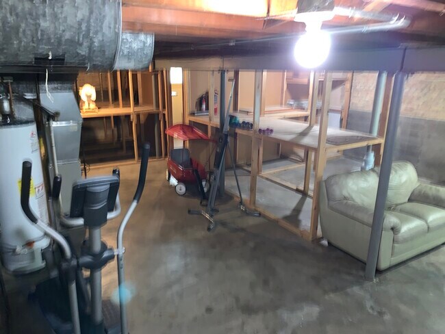 Building Photo - 3826 Clarence Ave