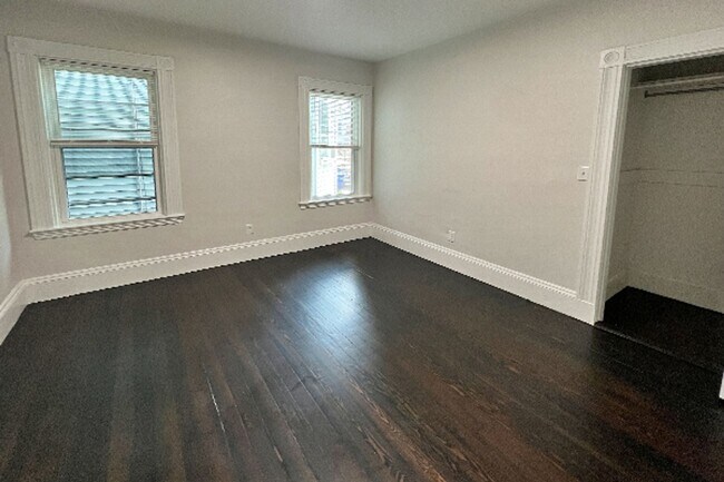 Building Photo - Spacious, Renovated 3 Bed! Between Union a...