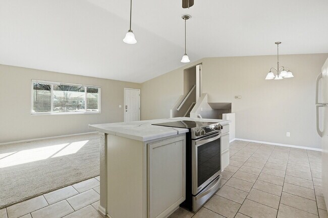 Foto del edificio - $2,145.95, 4-bed, 2-bath, located in Colorado Springs with WAIVED APPLICATION FEES