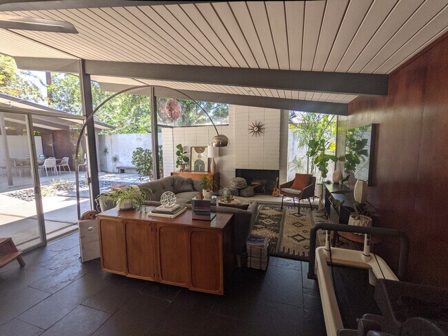 Living room - 1815 N Winlock St