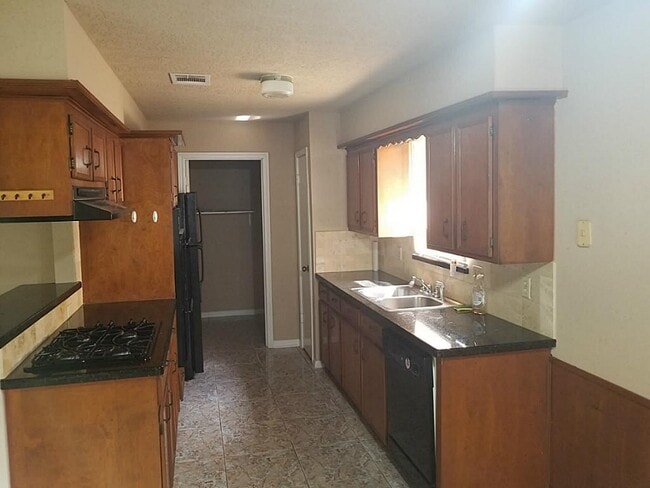 Building Photo - 10930 Twig Dr