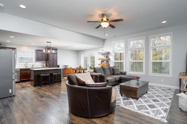 Building Photo - 7416 Pemberton Dr