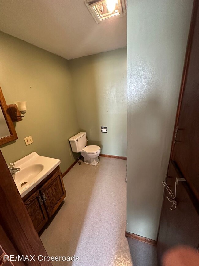 Building Photo - 3 br, 1 bath House - 330 Deersville Ave