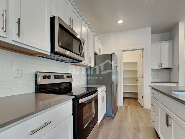 Building Photo - 7820 Selah St SW