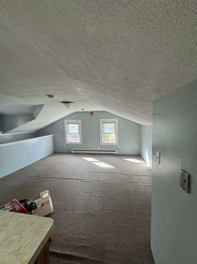 Main living area unit 3 - 10 Church St