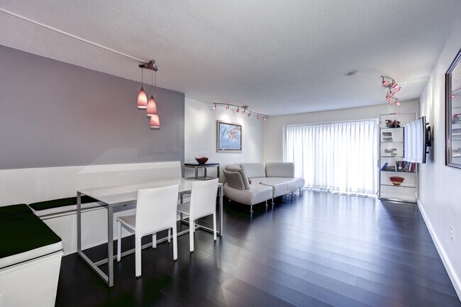 Foto del edificio - Contemporary 2 Bed 2.5 Bath Condo in Georg...