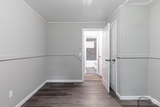 Renwood Apartments photo'