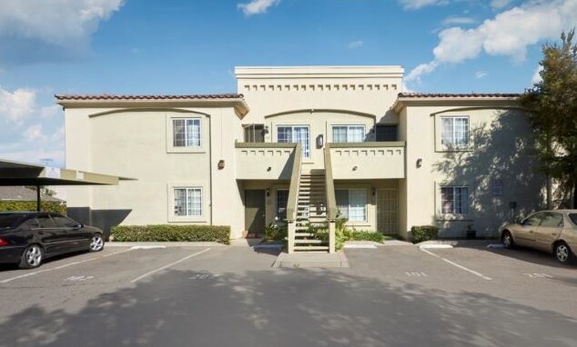 Foto principal - 366-368 W San Marcos Blvd