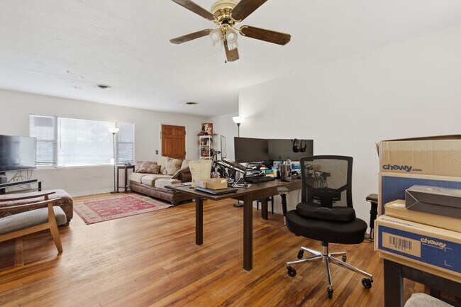 Foto del edificio - 1734 W Tharpe St
