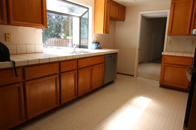 Building Photo - 35794 Carnation Way