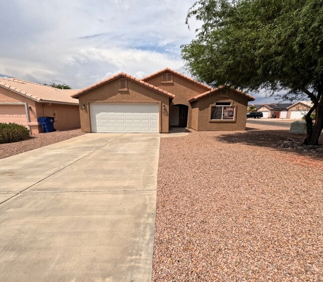Building Photo - 1675 E Segovia Way