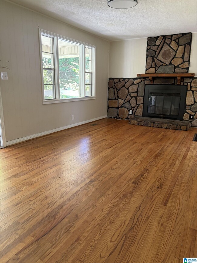 Building Photo - 1720 Home Garden Dr