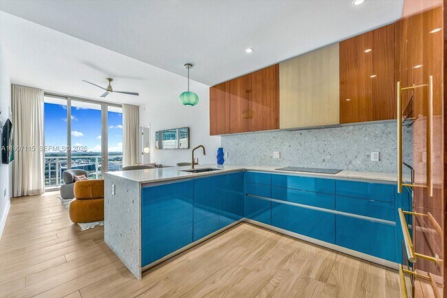 Foto del edificio - 2678 Tigertail Ave