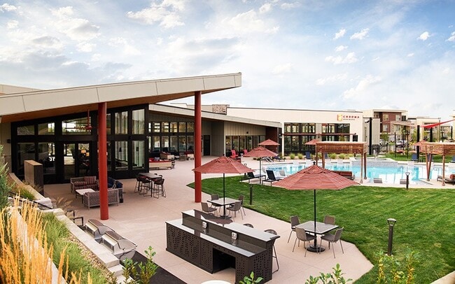 Building Photo - Chroma