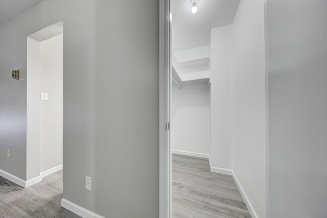 Building Photo - Brix