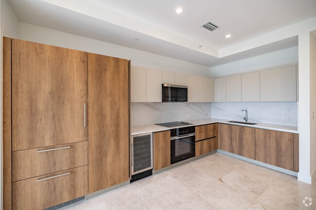 2BR, 2BA - 1,327SF - Kitchen - 701 Valencia