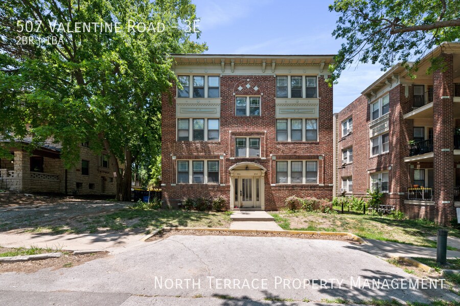 507 Valentine Rd Unit 3E, Kansas City, MO 64111 Room for Rent in