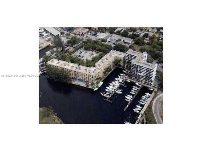 Building Photo - 1740 NW N River Dr