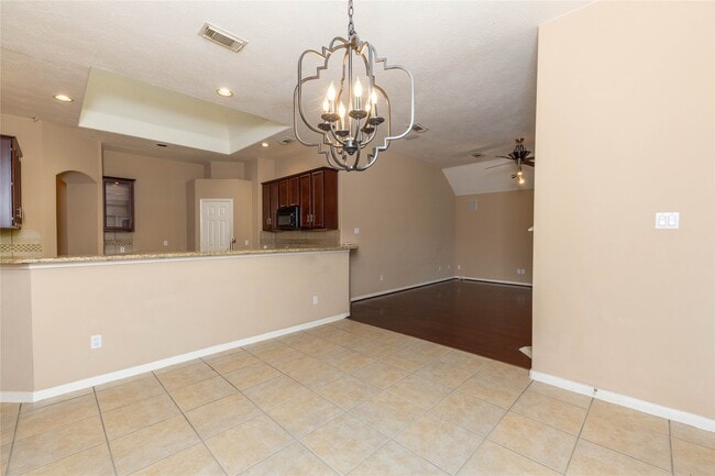 Building Photo - 2201 Signal Hill Dr