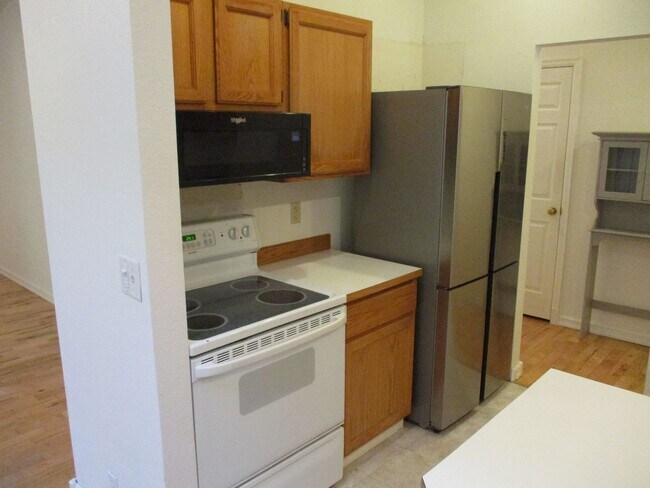Building Photo - Charming Rambler in Lake Minterwood with P...