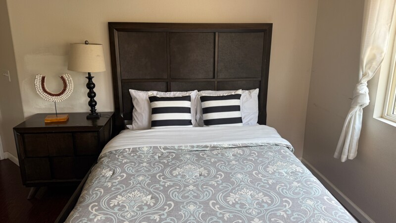 Foto principal - 13885 Camp Rock St