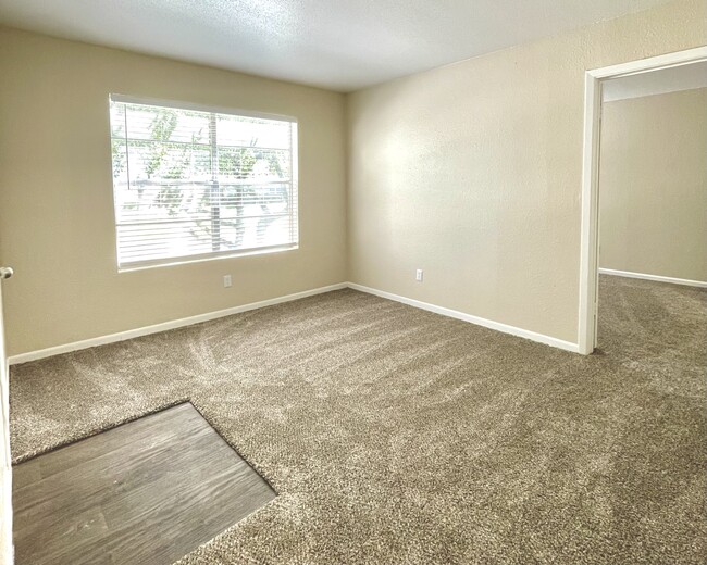 Área de estar - Village Square Apartments