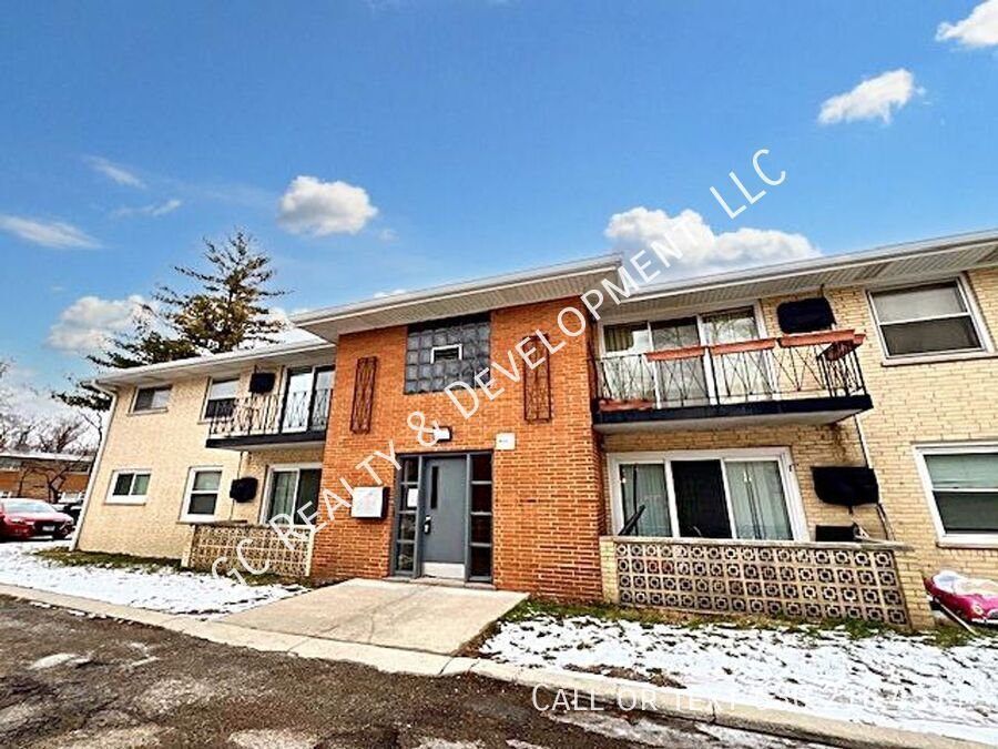 Foto principal - *** 3 BDRM - 1.5 BTH / KITCHEN APPL INC / ...