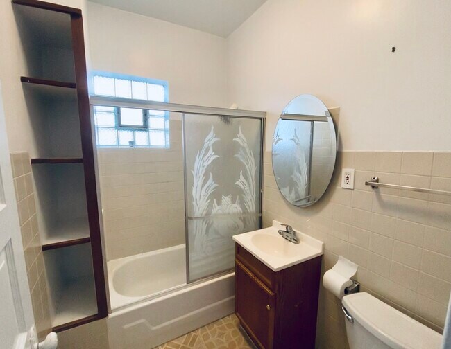 Building Photo - 2523 W Winona St