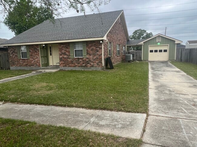 Front of House - 3227 Tulane Dr