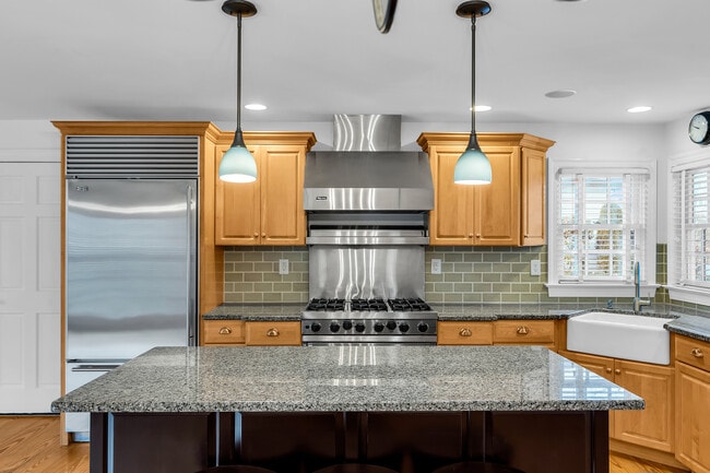 Building Photo - 20 Rosalie Ave