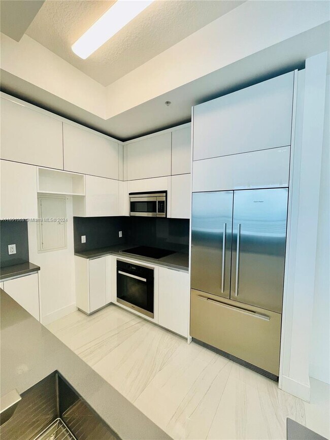 Building Photo - 335 S Biscayne Blvd