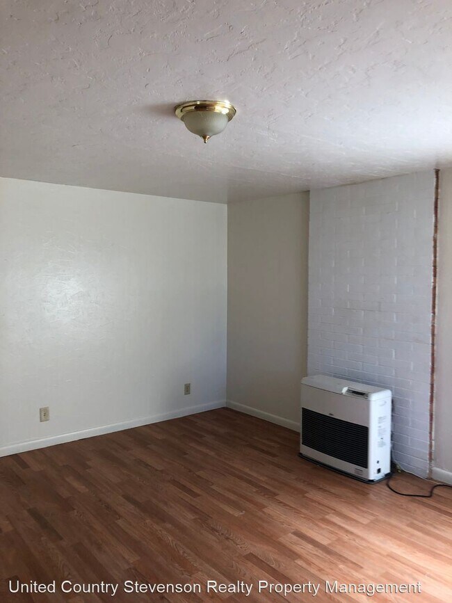 Building Photo - 3 br, 1 bath House - 611 Park St