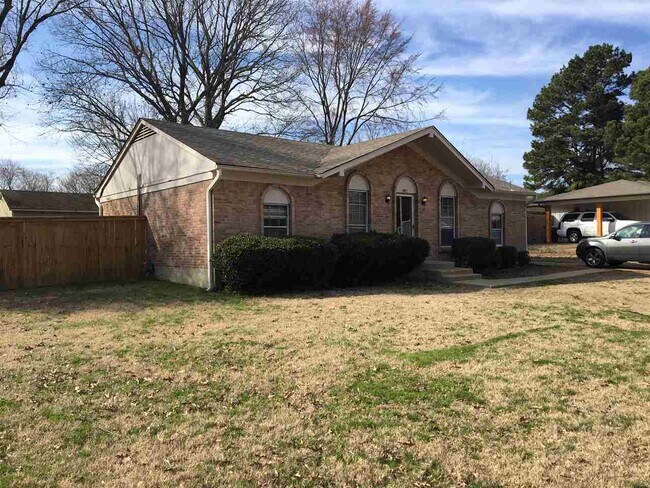 Building Photo - 907 Greencliff Rd