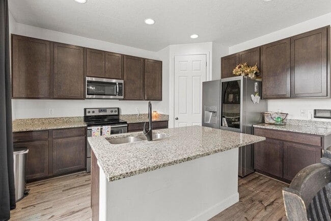 Building Photo - 247 W Box Creek Dr