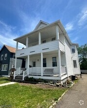 Building Photo - 24 Maple St