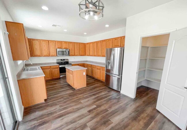 Foto del edificio - 7214 W St Charles Ave