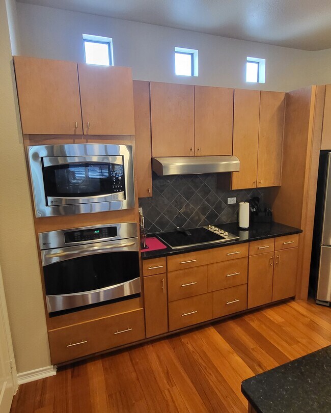 Foto del edificio - 1205 Beaconsfield Ln