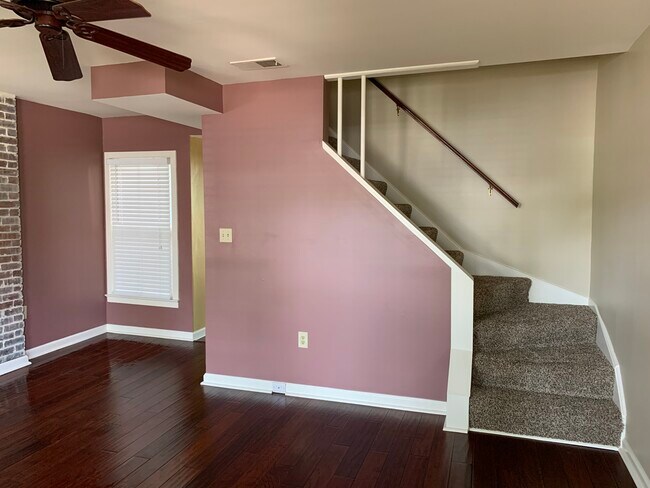 Foto del edificio - 103 E 8th St