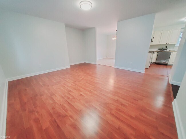 Building Photo - 2 br, 2.5 bath Townhome - 73 Willowbrook A...