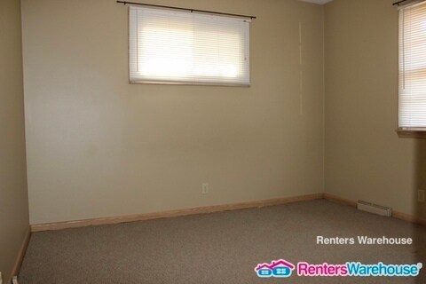 Building Photo - 701 Robinwood Ln