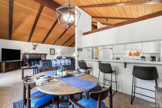 Building Photo - mountain retreat to relax after hard day a...