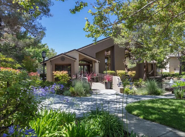 Foto del edificio - 620 Canyon Woods Ct